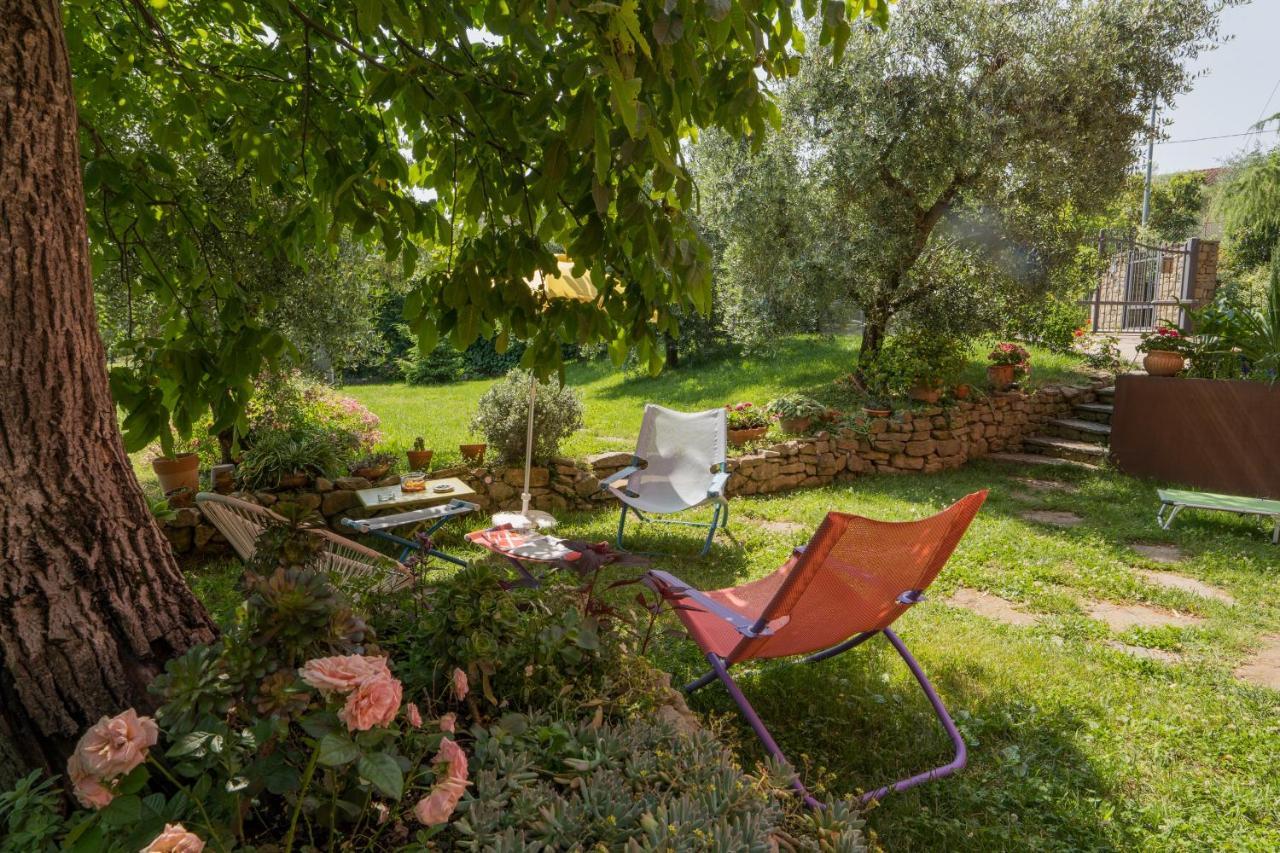 Villa Silvana - Apt Giulia & Michela With Terrace & Parking Perugia Bagian luar foto